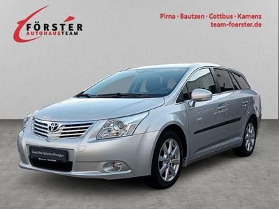 Platinsilber metallic Gebraucht 2011 Toyota Avensis Executive Kombi | 8.790 € (Teuer)