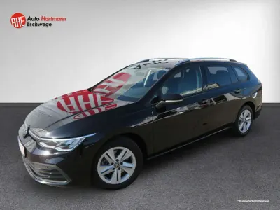 Gebraucht VW Golf VIII Life 150 PS (110 kW) 2023 Deep black perleffekt Kombi