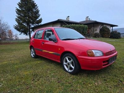 Gebraucht Toyota Starlet 75 PS (55 kW) 1996 Rot Kleinwagen