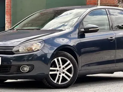 Gebraucht VW Golf VI Team 105 PS (77 kW) 2010 Blau Kleinwagen