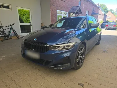 Gebraucht BMW 320 M Sport 190 PS (139 kW) 2023 Blau Kombi