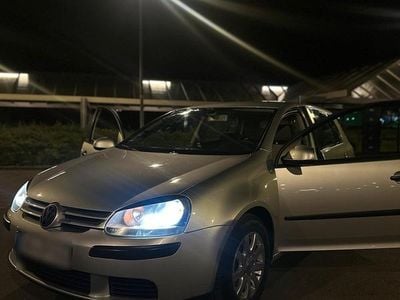 Usata VW Golf IV 116 CV (85 kW) 2004 Argento Berlina