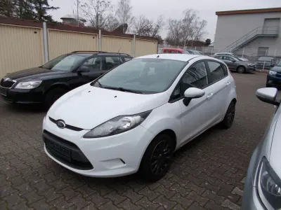 Gebraucht Ford Fiesta Trend 60 PS (44 kW) 2012 Weiß Limousine