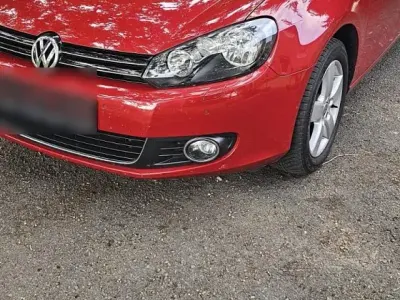 Gebraucht VW Golf VI 105 PS (77 kW) 2011 Rot Kleinwagen