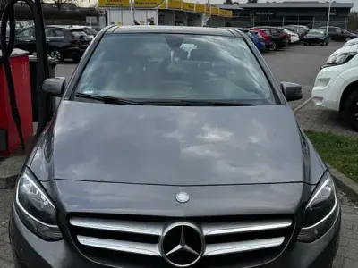Używany Mercedes B250 211 KM (155 kW) 2015 Szary Minivan