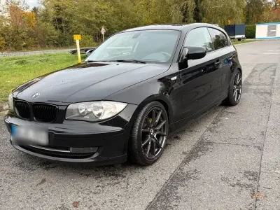 Gebraucht BMW 116 122 PS (89 kW) 2012 Schwarz Kleinwagen