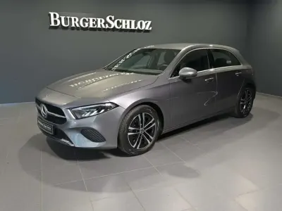 Gebraucht Mercedes A180 136 PS (100 kW) 2025 Metalliclack mountaingrau Limousine
