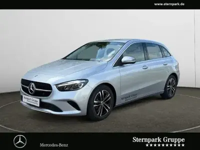 Gebraucht Mercedes B180 Progressive 136 PS (100 kW) 2025 Lack hightechsilber Van / Kleinbus