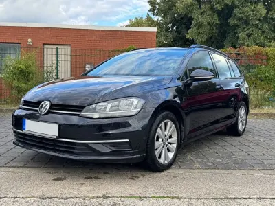 Gebraucht VW Golf VII Comfortline 116 PS (85 kW) 2018 Schwarz Kombi