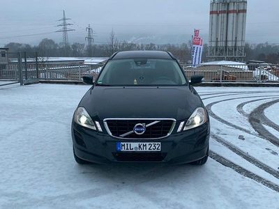 Grau Gebraucht 2011 Volvo XC60 SUV | 9.800 € (Fairer Preis)