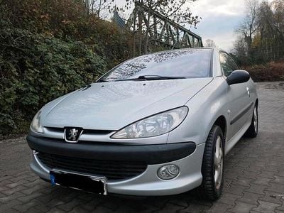 Gebraucht Peugeot 206 CC 109 PS (80 kW) 2002 Silber Cabrio