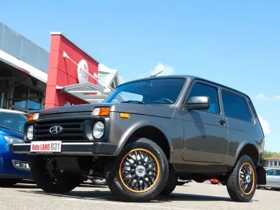 Neu Lada niva 83 PS (61 kW) 2026 Braun SUV
