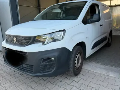 Gebraucht Peugeot Partner 131 PS (96 kW) 2021 Weiß Van / Kleinbus