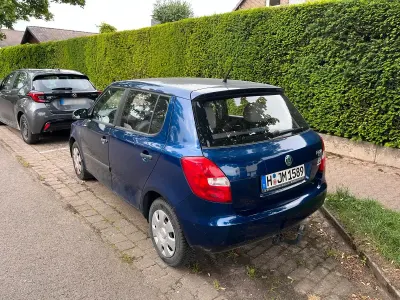 Gebraucht Skoda Fabia 60 PS (44 kW) 2011 Blau Kleinwagen