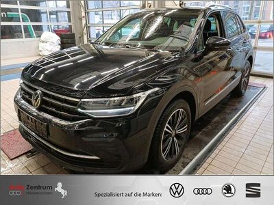 Gebraucht VW Tiguan Life 131 PS (96 kW) 2023 Deep black pearlescent SUV