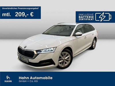 Weiß Gebraucht 2023 Skoda Octavia Ambition Kombi | 24.690 € (Guter Preis)