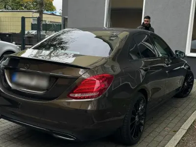 Gebraucht Mercedes C250 211 PS (155 kW) 2016 Braun Limousine