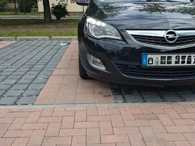 Gebraucht Opel Astra 120 PS (88 kW) 2011 Schwarz Kombi