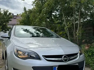 Gebraucht Opel Astra Active 140 PS (102 kW) 2013 Silber Limousine