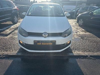 Weiß Gebraucht 2015 VW Polo Trendline Limousine | 6.600 € (Fairer Preis)