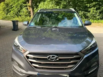 Gebraucht Hyundai Tucson Intro Edition 177 PS (130 kW) 2016 Grau SUV