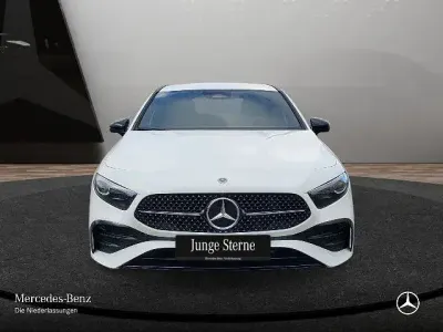 Gebraucht Mercedes A250 Premium 224 PS (164 kW) 2024 Weiß Limousine