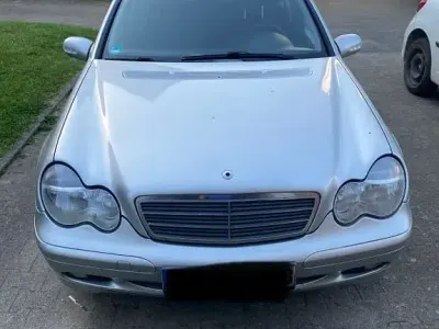 Gebraucht Mercedes C180 143 PS (105 kW) 2002 Silber Limousine