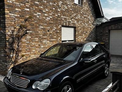 Second-hand Mercedes C240 Elegance 170 CP (125 kW) 2001 Albastru Berlinǎ