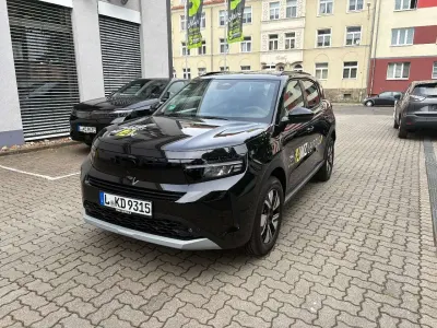 Gebraucht Opel Frontera 136 PS (100 kW) 2026 Lackierung schwarz perla nera/ SUV