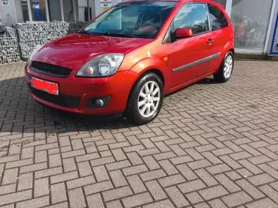 Gebraucht Ford Fiesta Futura 80 PS (58 kW) 2005 Rot Kleinwagen
