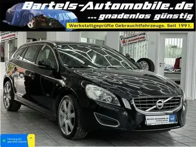 Gebraucht Volvo V60 Summum 215 PS (158 kW) 2012 Black sapphire / metallic Kombi
