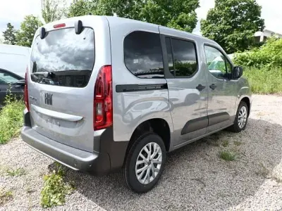 Neu Fiat Doblò 131 PS (96 kW) 2026 Maestro grau metallic maestro grau metallic Van / Kleinbus