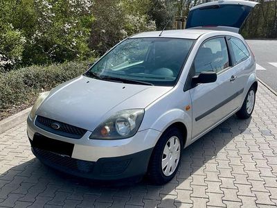 Gebraucht Ford Fiesta 60 PS (44 kW) 2006 Silber Kleinwagen