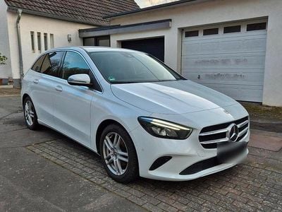 Usata Mercedes B200 164 CV (120 kW) 2020 Bianco Monovolume