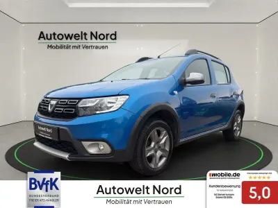 Gebraucht Dacia Sandero Celebration 90 PS (66 kW) 2017 Blau sky Limousine