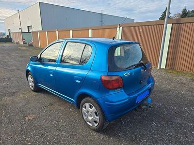 Blau Gebraucht 2004 Toyota Yaris Limousine | 2.300 € (Fairer Preis)