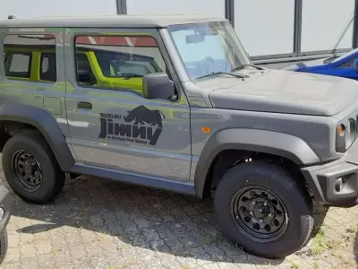 Gebraucht Suzuki Jimny Comfort 102 PS (75 kW) 2023 Grau SUV