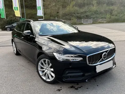 Gebraucht Volvo V90 Momentum 197 PS (144 kW) 2022 Schwarz Kombi