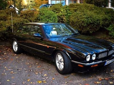Jaguar XJR