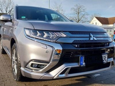 Gebraucht Mitsubishi Outlander P-HEV Intro Edition 225 PS (165 kW) 2018 Grau SUV
