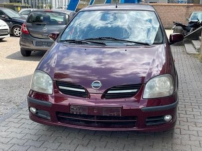 Nissan Almera Tino