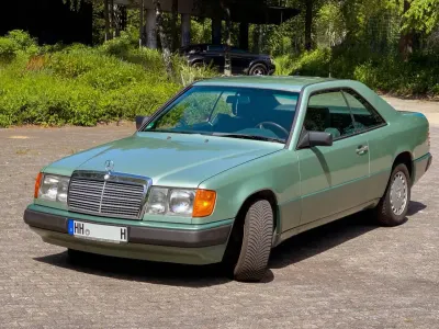 Gebraucht Mercedes 230 132 PS (97 kW) 1988 Grün Coupé