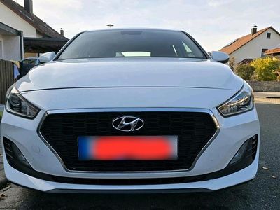 Gebraucht Hyundai i30 99 PS (72 kW) 2019 Weiß Limousine
