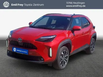 Neu Toyota Yaris Cross 131 PS (96 kW) 2026 Karminrot SUV