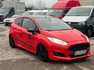 Gebraucht Ford Fiesta ST 140 PS (102 kW) 2015 Rot Kleinwagen