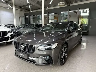 Gebraucht Volvo V90 Plus 253 PS (186 kW) 2023 Platinum grey / metallic Kombi