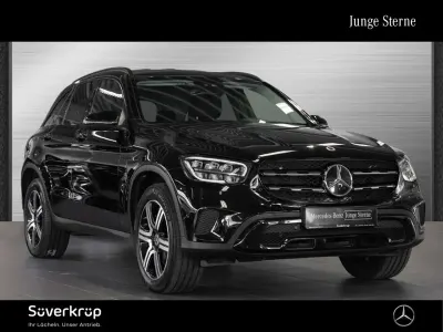 Używany Mercedes GLC300e Night 194 KM (142 kW) 2021 Czarny SUV