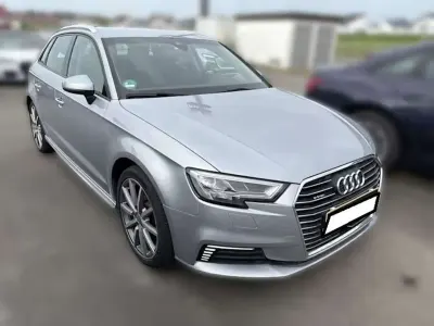 Gebraucht Audi e-tron Sport 204 PS (150 kW) 2020 Florettsilber SUV