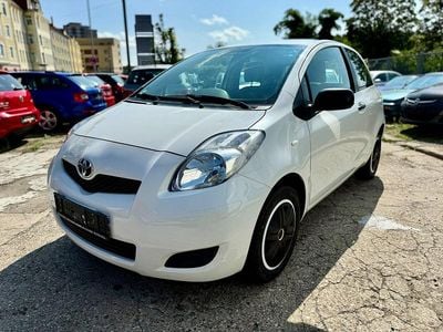 Usata Toyota Yaris Cool 69 CV (50 kW) 2009 Bianco Utilitaria
