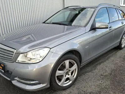 Gebraucht Mercedes C180 156 PS (114 kW) 2011 Silber Limousine